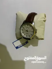  4 ساعهCasio original مع شهاده الضمان  رجالي مع يد جلد بني اللون مقاومه للماء  مكتوب عليها Casio اصليه