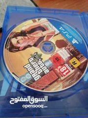  5 بليشتيشن 4 مع اربع سيديهات و يد تحكم مستعمله بحاله جيده مضمونه وشغاله مئه بالمئه