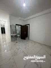  2 للايجار شقة صغيرة  كمكتب او عيادة