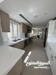  7 فیلا فخمة للبیع منطقة راقیة /Luxurious villa for sale in an upscale area /