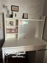  1 مكتب ايكيا مستعمل بحاله ممتازه