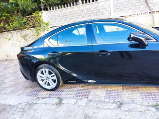  2 وارد شركة المركزية Lexus is 300h ليكزس اي اس جديدة استعمال   خفيف 14 الف كيلو  2022