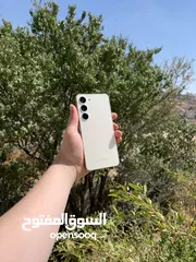  29 سامسونج اس 23 عادي 128 جيجا 8 جيجا رام جهاز بالنايلون ولا ربع خدش شريحتين فعليات
