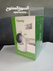  1 كاميرا مراقبةمنزلية من شركة tiandy العالمية بتصميم عصري وتدعم تطبيق على الواي فاي لتسهيل الاستخدام.