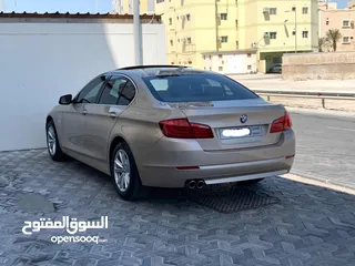  6 BMW 520i 2013 (Gold)