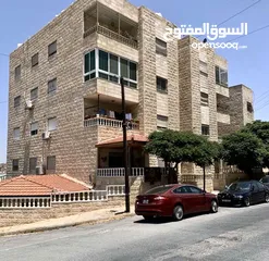  1 شقة للبيع بحي عدن من المالك  مباشرة والسعر قابل للتفاوض وسيتم خصم اي مبلغ صيانة من المبلغ