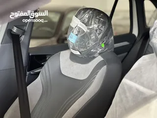  8 VW ID4 CROZZ PRO 2024 PIANO BLACK أبيضّ لؤلؤي