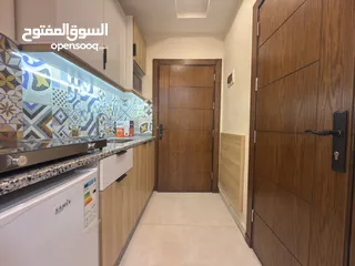  24 استديو للبيع مقابل جامعة اليرموك مميز تشطيب فاخر ايجاره السنوي 2000 دينار قابل للزيادة تشطيب جديد