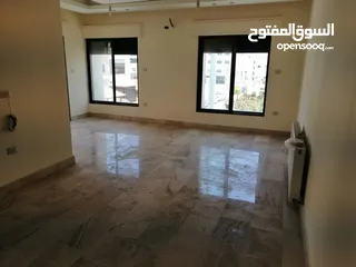  4 شقة شبه ارضية في شارع مكه 125م