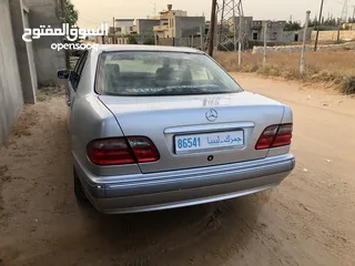  9 مرسيدس E240 جمرك نضيفة جدًا محرك سعة  6V موديل 2000 ماشيه  215 الف كيلو بالضمانه وكربون موجود بالكشف