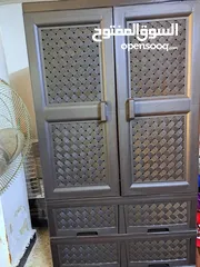  14 عفش نظيف بداعي الترحيل للبيع المستعجل بسعر جيدمكون من خزانه وكومدينه عدد 2وتخت مجوز مع فرشه