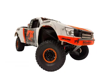  2 traxxas UDR