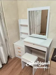  1 ميز تواليت ابيض