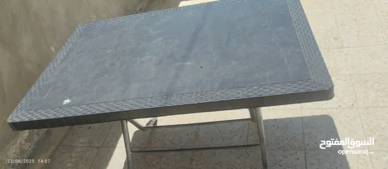  2 باب خشب بدون حلق وطاولة بلاستيك