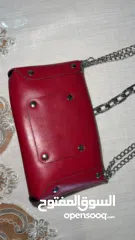  3 حقيبة حمراء