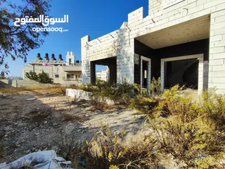  4 قطعه أرض عليها فيلا عظم للبيع في سطح مرحبا