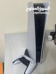  4 جهاز بليستيشن فايف(ps5) بحالة ممتازة  استخدام خفيف  نسخة الديسك(cd edition)  مع يد.