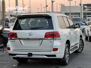  10 TOYOTA LAND CRUISER 2018 VXR