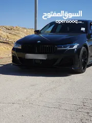  9 BMW 530e MODEL 2020  مميزه M KIT SPORT بحاله الوكاله معدله الشكل الخارجي لموديل 2023