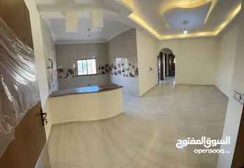  7 فرصة شقة طابق ثالث بسعر مغري
