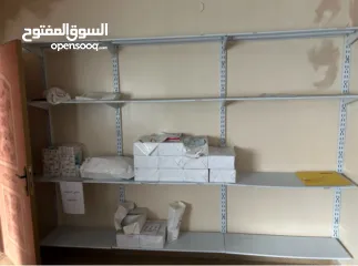  1 رفوف جاهزه استعمال بسيط جدا (البيع بسبب السفر)