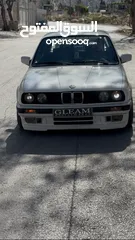 2 BMW E30 320i