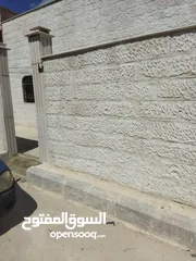  4 منزل مستقل للبيع  واجهتين حجر يقع ع الاوتستراد70متر