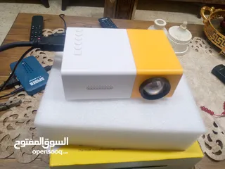 2 بروجكتر مع شاشة عرض تعليق 70 انش