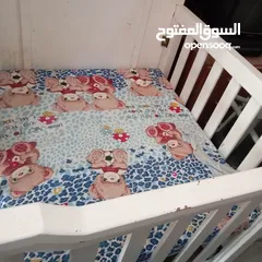  4 تخت بيبي مع خزانة ضرفتين خشب سويد