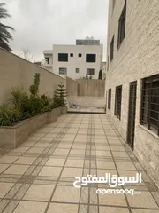 1 الصويفيه شقه ارضيه 3 درجات عن الشارع مع حديقه وكراج 130م بناء 5 سنوات