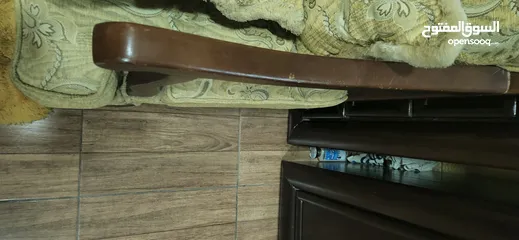 7 طقم ضيوف حفر  للبيع عدد 8 لون ذهبي بارد  مستعمل  استعمال بسيط السعر قابل للتفاوض  الطقم لا يوجد معه