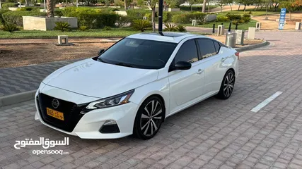  2 Nissan Altima SR 2019