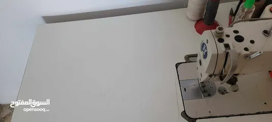  3 ماكينة خياطة سيرفو صامت استعمال منزل للبيع بداعي السفر تواجد جبل الحسين