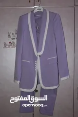  2 طقم نسائي كلاسيكي بلون لافندر بلمسة عصرية وتفاصيل بيضاء أنيقة