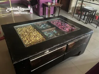  1 طاولة وسط خشب زان نظيفة و ثقيلة اربع جوارير ع الداير للبيع
