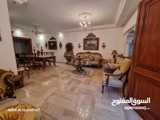  4 شقة ارضية شبه فيلا للبيع في الشميساني 500م. مع الحديقة من 4غرف نوم ومدخل وكراج خاص