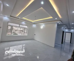  7 شقة للبيع في صنعاء حدة قريب صالة القصر جاهزة للسكن نظام 6 غرف