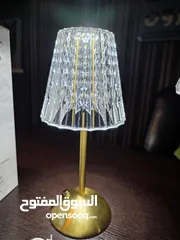  3 مصابيح الطاولة الكريستالية هل تبحث عن لمسة فاخرة تزيّن منزلك أو مكتبك؟ هذه المصابيح هي الخيار .