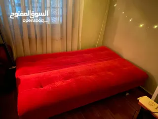  3 سوفا بيد لون احمر للبيع بحالة جيدة جدا