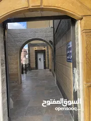  4 مكاتب حديثه وجديده  مع مصعد مطبخ  تصلح عيادات صحيه او مختبرات او شركات او محاميين او غيره من الاعمال