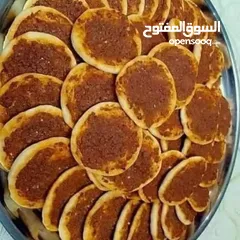  8 يوجد كافه المعجنات و الكيك و انفتح الحجز على الكليجه لحكو قبل لا ينسد كليجه العيد حسب الطلب