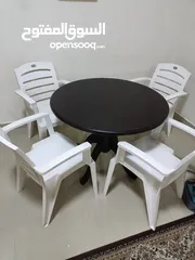  2 round wood table with 4 chair, good condition