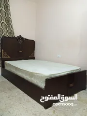  5 غرفة نوم شبابية تختين مفرد ونص مع فرشاتهم وخزانة خشب لاتيه بحالة ممتازة للبيع بسعر 120عمان