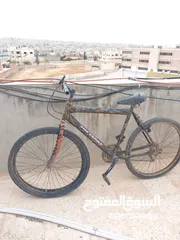  1 بسكلية لون اسود واحمر