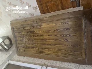  4 شبابيك الألمنيوم + أبواب خشب للبيع بحال الوكاله