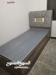  2 تخت مفرد هيدروليك مع للفرشه 110 دينار
