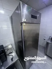  1 ثلاجة وفريزر صناعي