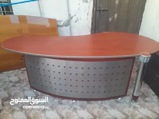  2 اثاث مكاتب بحالة الوكاله للبيع