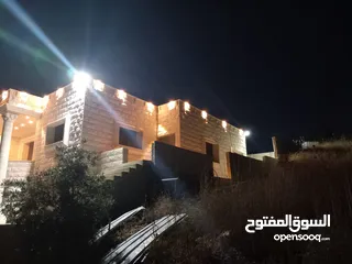  7 منزل للبيع