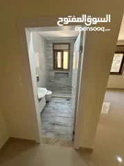  8 ثلاث غرف نوم غير مفروشة للإيجار.
